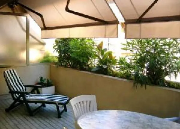 Well-Located One Bed Apartment Right In The Heart Of Cannes Has Terrace And Close To The Palais 308
